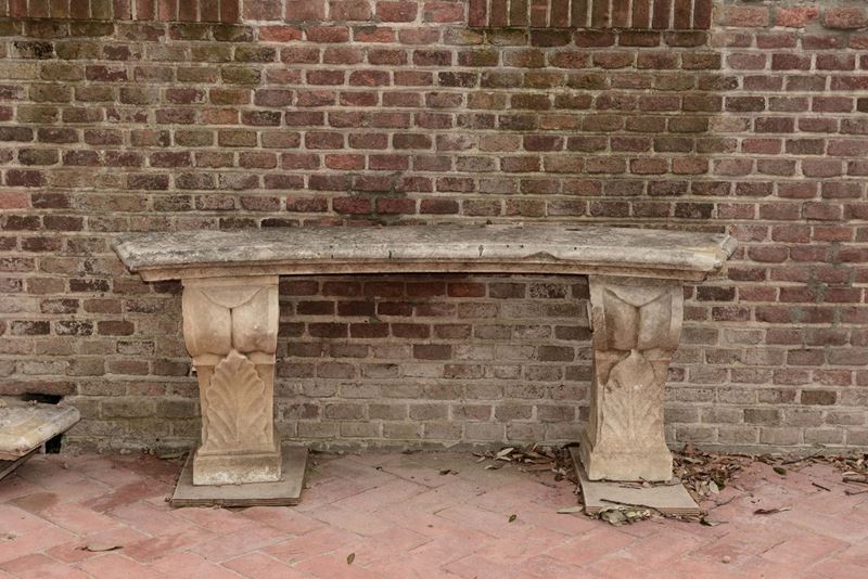 Panca in marmo scolpito  - Auction Furnishings from the mansions of the Ercole Marelli heirs and other property - Cambi Casa d'Aste