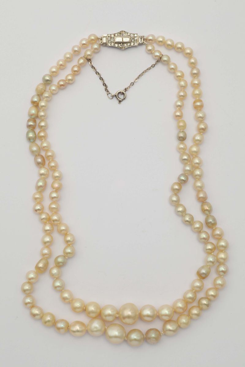 A natural pearl and diamond necklace. Designed as two graduated rows of natural pearls measuring from approximately 3,00 to 9,00 mm  - Auction Fine Jewels - I - Cambi Casa d'Aste