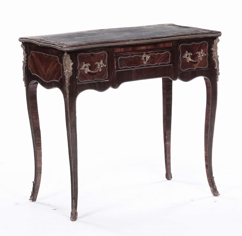 Scrittoio da centro in stile Luigi XV interamente lastronato, XIX secolo  - Auction Fine Arts from refined private house - Cambi Casa d'Aste