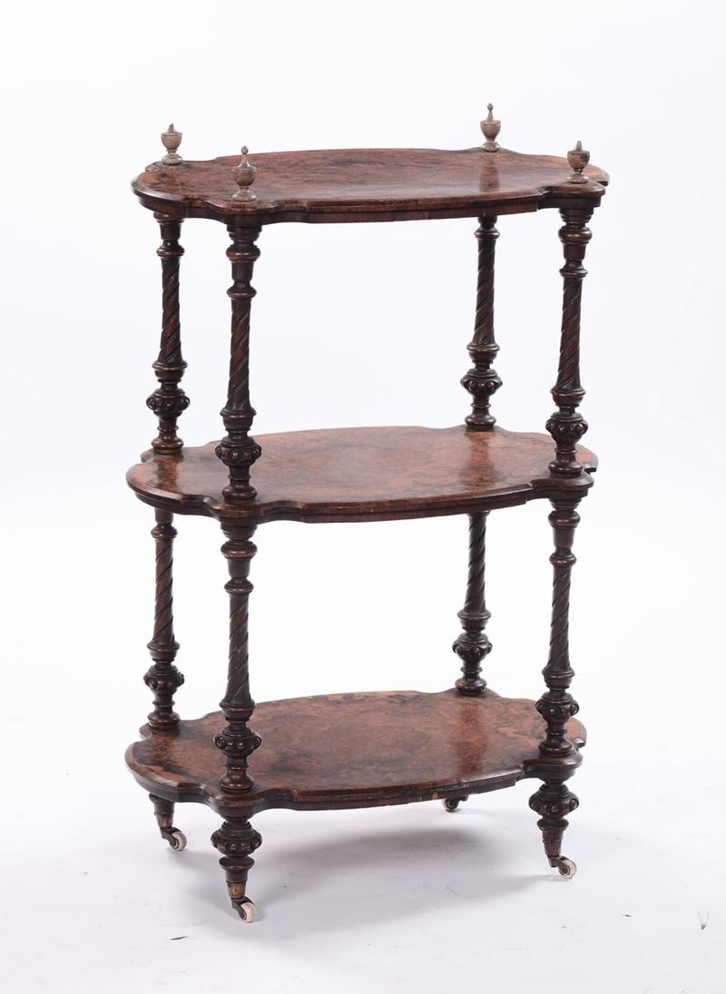 Etagere a tre ripiani in radica  - Asta Antiquariato, Affidamenti da raffinate dimore private - Cambi Casa d'Aste