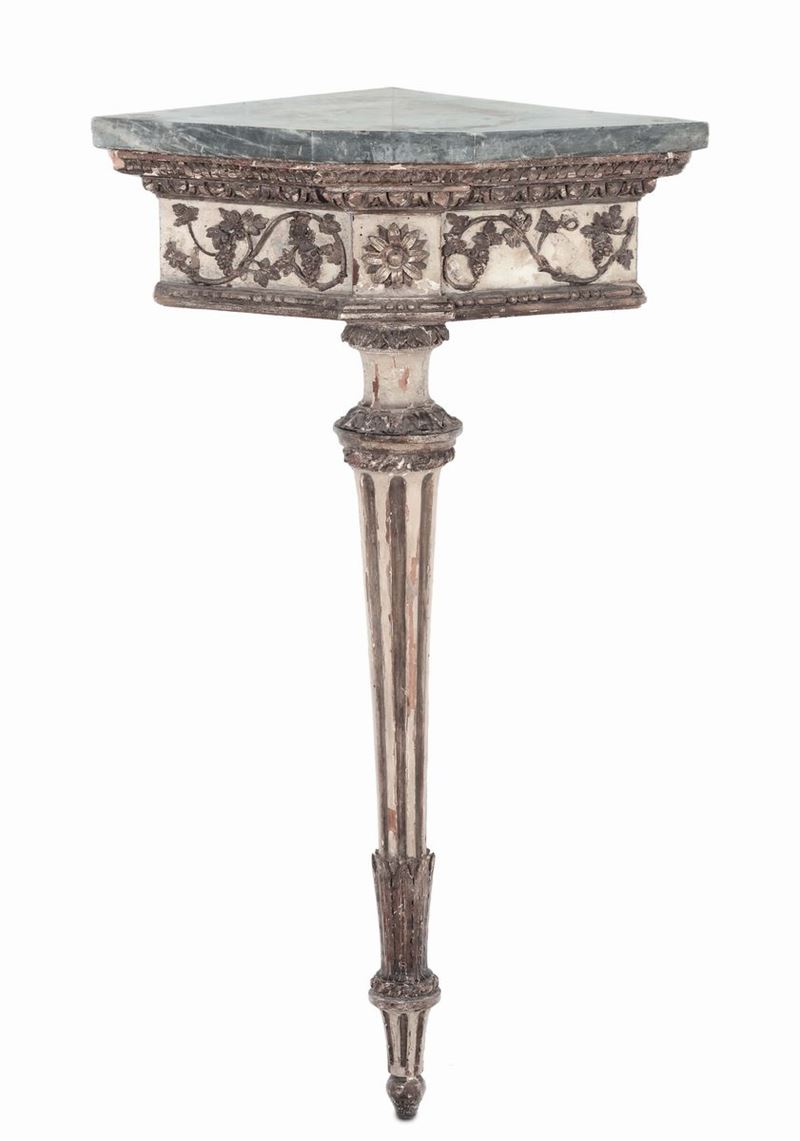 Angoliera in legno laccato e dorato, fine XVIII secolo  - Asta Antiquariato, Affidamenti da raffinate dimore private - Cambi Casa d'Aste