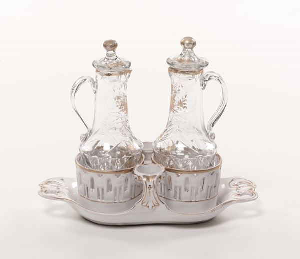 Oliera in porcellana con ampolle in cristallo