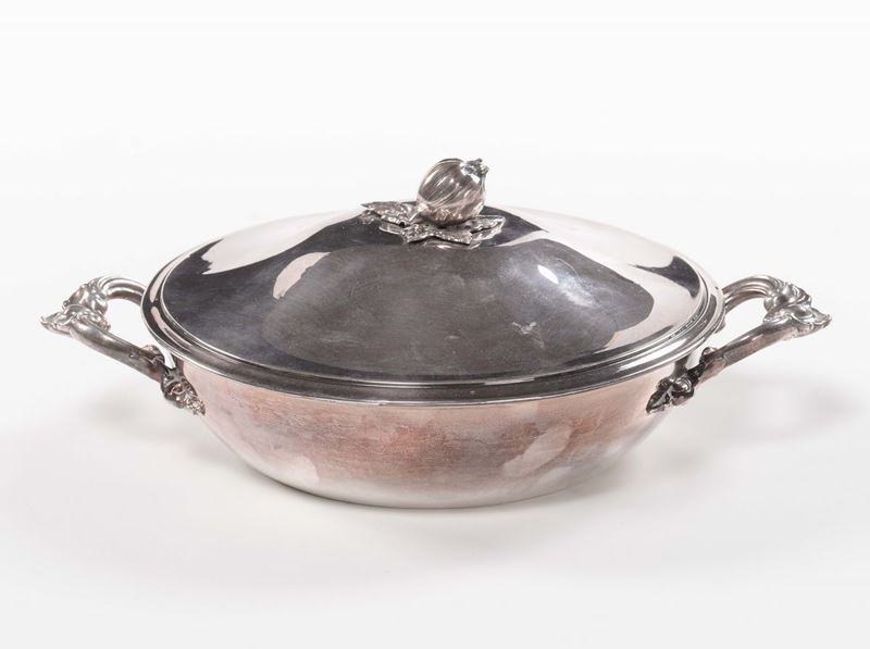 Zuppiera con coperchio in argento  - Asta Antiquariato, Affidamenti da raffinate dimore private - Cambi Casa d'Aste