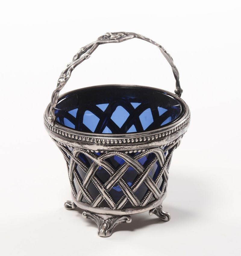 Cestino in argento traforato con vetro blu  - Auction Fine Arts from refined private house - Cambi Casa d'Aste