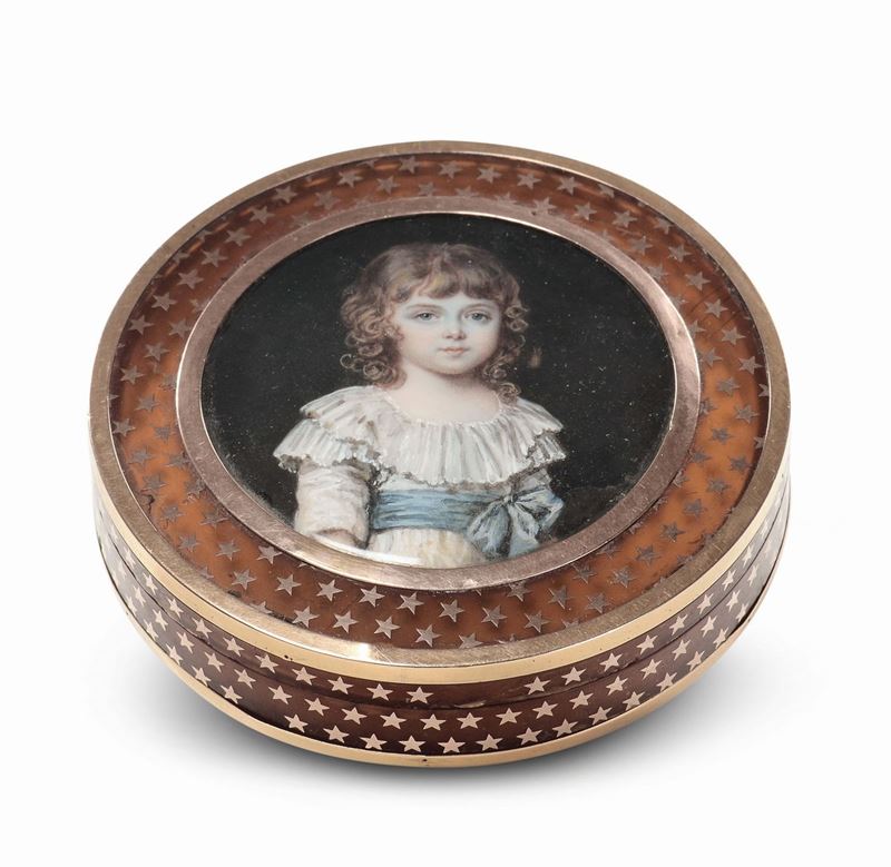 Scatola circolare in tartaruga bionda e oro, manifattura europea XVIII-XIX secolo  - Asta Argenti da Collezione Italiani ed Europei - II - Cambi Casa d'Aste