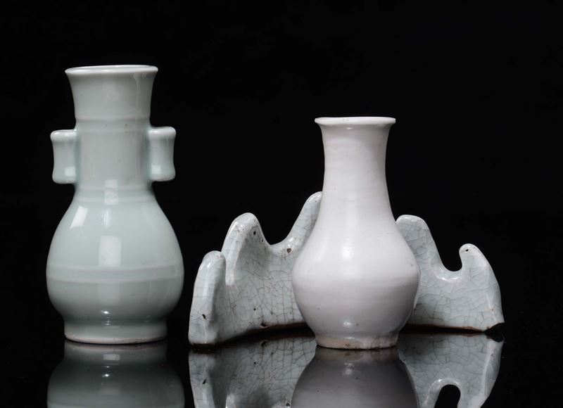 Lot of Celadon porcelains, two vases and a brush holder, China, XX century  - Auction Chinese Works of Art - Cambi Casa d'Aste