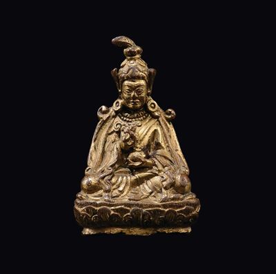 Figura di Lama in bronzo dorato, seduta su fiore di loto, Tibet, XVII secolo