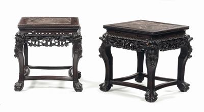 Coppia di Alzate Quadrate in Legno Inciso con Piano in Marmo, Cina, Dinastia Qing, XIX Secolo