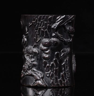 Portapennelli in Legno con Decoro di Rami Fioriti a Rilievo, Cina, Dinastia Qing, XIX Secolo