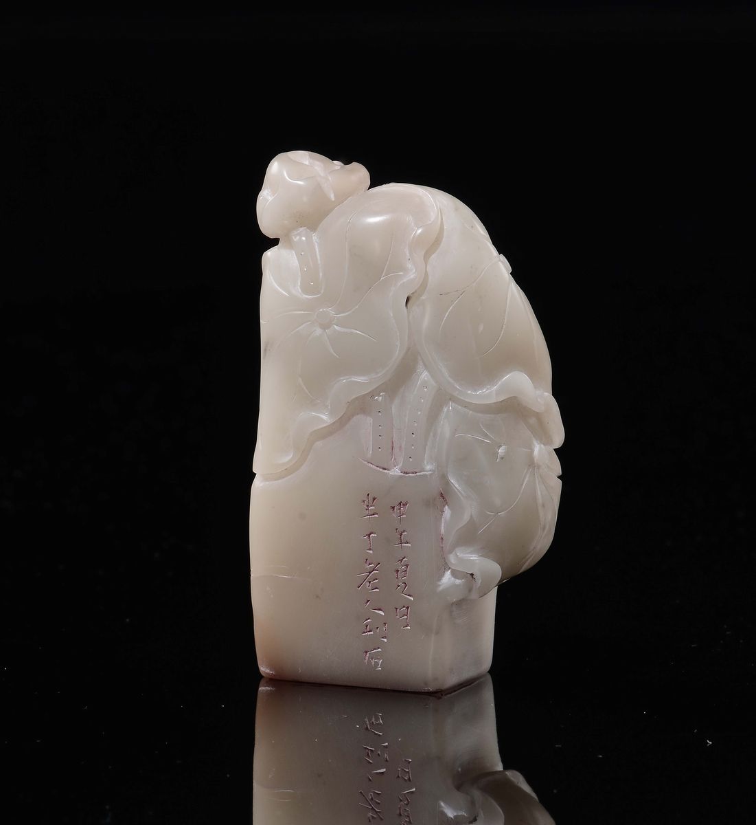 Due Sigilli, uno a Forma di Fiore di Loto e uno con Incisi un Drago e un'iscrizione, Cina, XX Sec...