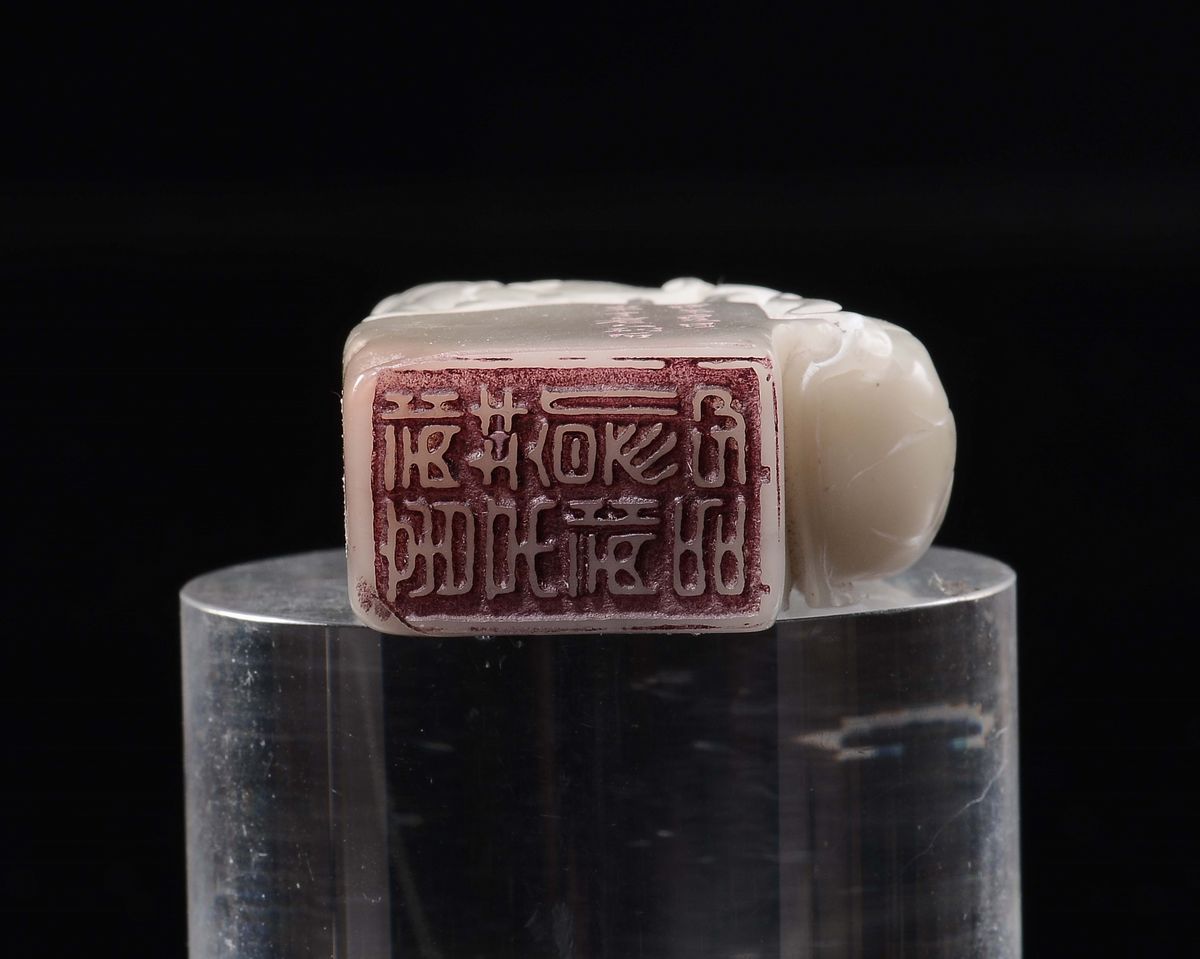Due Sigilli, uno a Forma di Fiore di Loto e uno con Incisi un Drago e un'iscrizione, Cina, XX Sec...