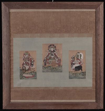 Tanka Incorniciato a Fondo Giallo con Adorazione di Tre Divinità, Tibet, XIX Secolo