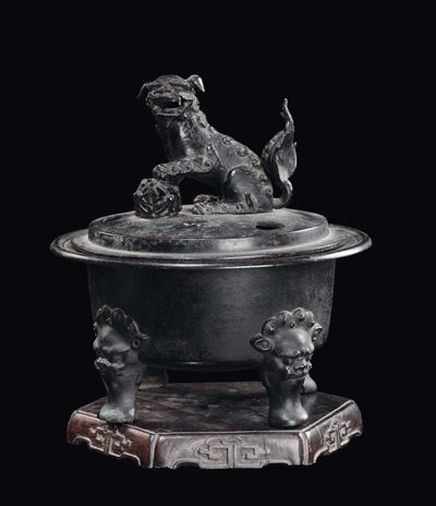 Incensiere in Bronzo con Coperchio Sormontato da Cane di Pho, Cina, Dinastia Qing, XIX Secolo