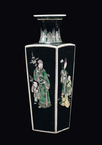 Vaso in porcellana Famiglia Nera, Cina, Dinastia Qing, XIX secolo