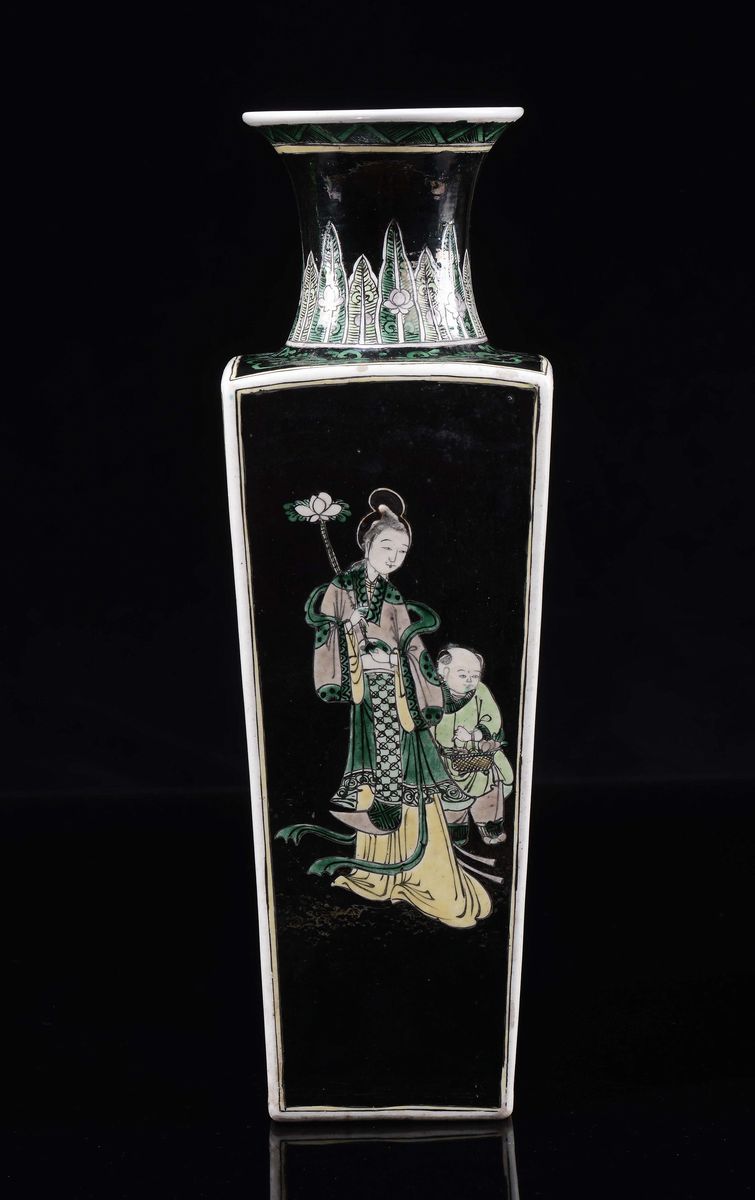 Vaso in porcellana Famiglia Nera, Cina, Dinastia Qing, XIX secolo