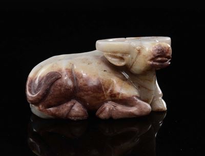 Scultura in Giada Bianca e Russet Raffigurante Bufalo, Cina, XX Secolo