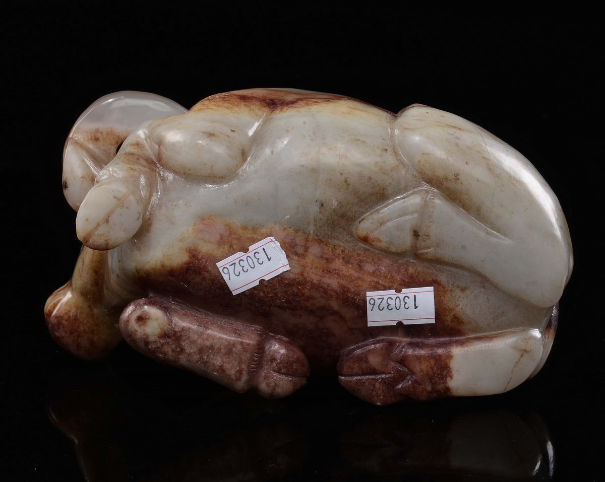 Scultura in Giada Bianca e Russet Raffigurante Bufalo, Cina, XX Secolo