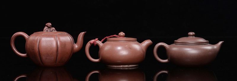 Three stoneware teapots, China, 20th century  - Auction Chinese Works of Art - Cambi Casa d'Aste