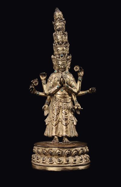 Scultura in bronzo dorato raffigurante Avalokitesvara a undici teste, Tibet, XVIII secolo, Dinast...