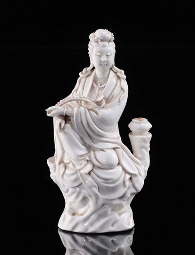 Guanyin con Ruyi in Porcellana Blanc De Chine, Cina, XX Secolo