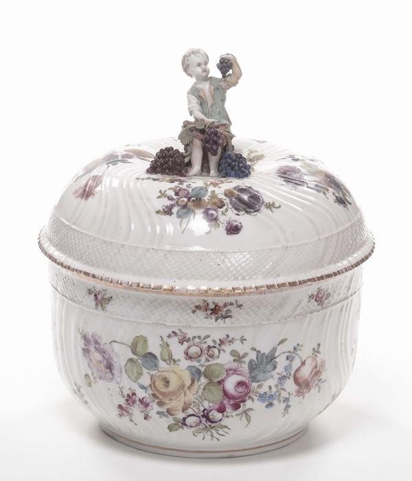 Cachepot con coperchio in porcellana policroma, Meissen