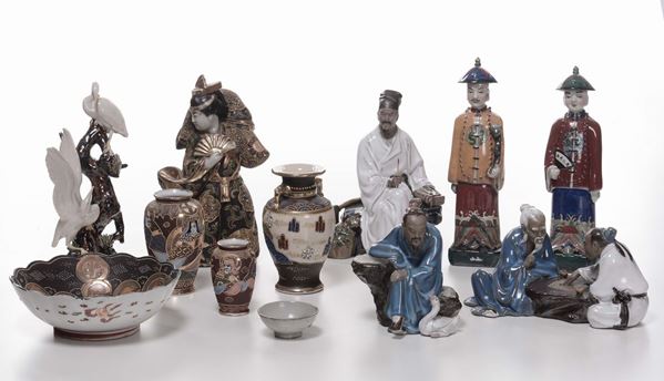 Insieme di ceramiche orientali