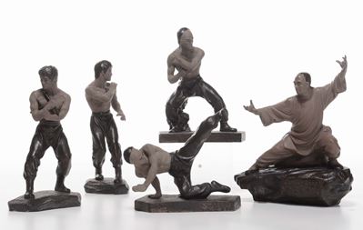 Insieme di Statuine Raffiguranti Lottatori di Kung Fu