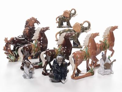 Insieme di Cavalli, Elefanti e Statuine in Porcellana