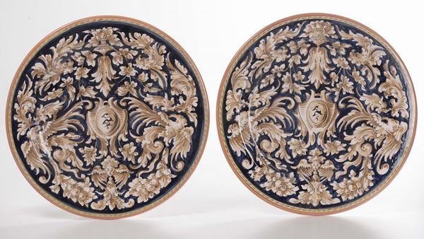 Coppia di piatti in maiolica, Deruta, XX secolo