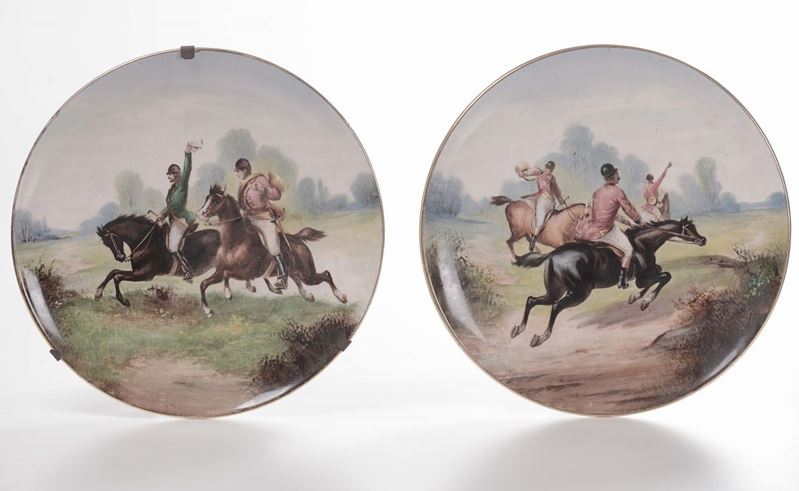 Coppia di piatti in ceramica policroma con scena di caccia alla volpe, Inghilterra  - Auction Time Auction 8-2014 - Cambi Casa d'Aste