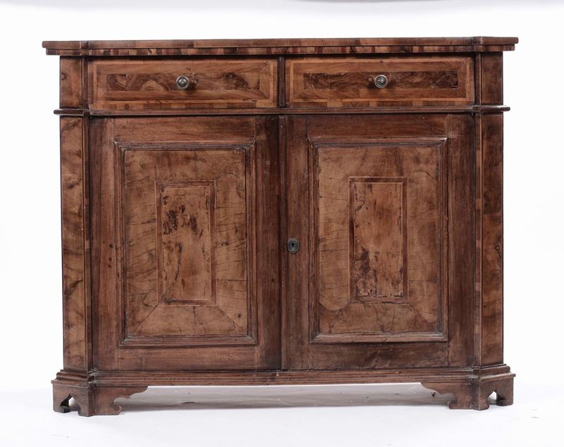 Credenza a due ante lastronata e filettata, XIX-XX secolo  - Asta Antiquariato, Affidamenti da raffinate dimore private - Cambi Casa d'Aste