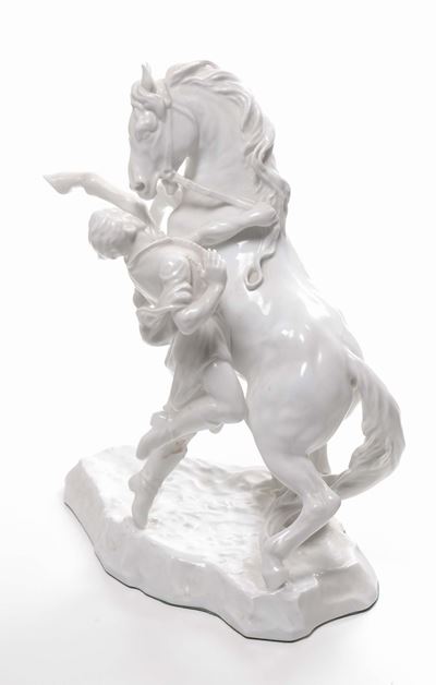 Scultura in Porcellana Herrend Raffigurante Cavallo e Cavaliere