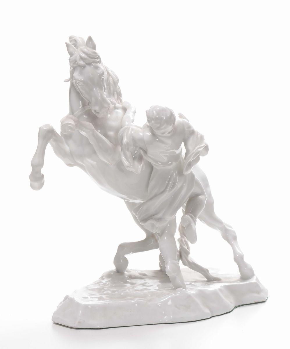 Scultura in Porcellana Herrend Raffigurante Cavallo e Cavaliere