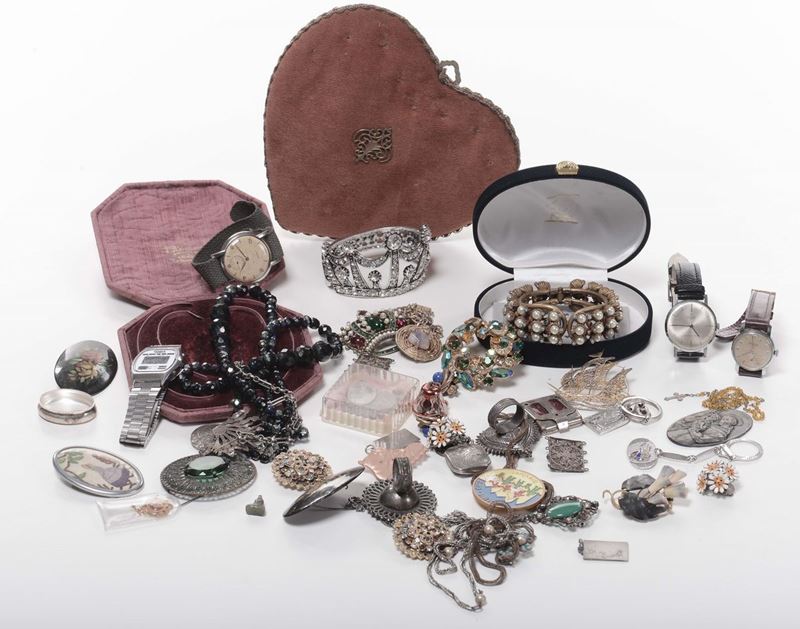 Lotto di bigiotteria e orologi da polso  - Auction Time Auction 8-2014 - Cambi Casa d'Aste