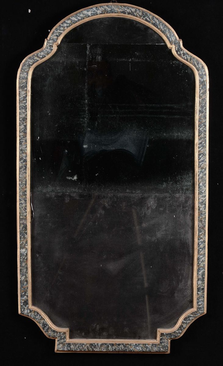 Specchiera in legno laccato a finto marmo  - Asta Antiquariato, Affidamenti da raffinate dimore private - Cambi Casa d'Aste