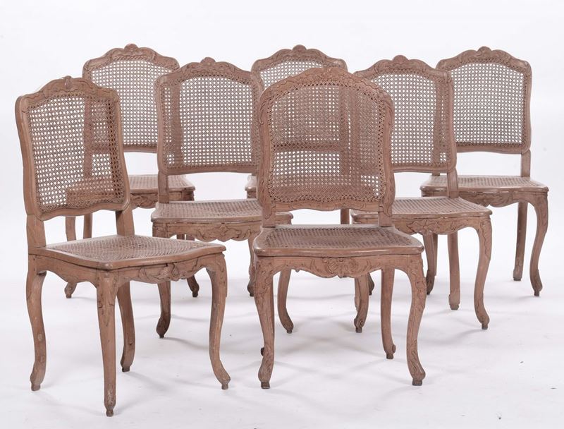 Sette sedie simili in legno intagliato  - Asta Antiquariato, Affidamenti da raffinate dimore private - Cambi Casa d'Aste