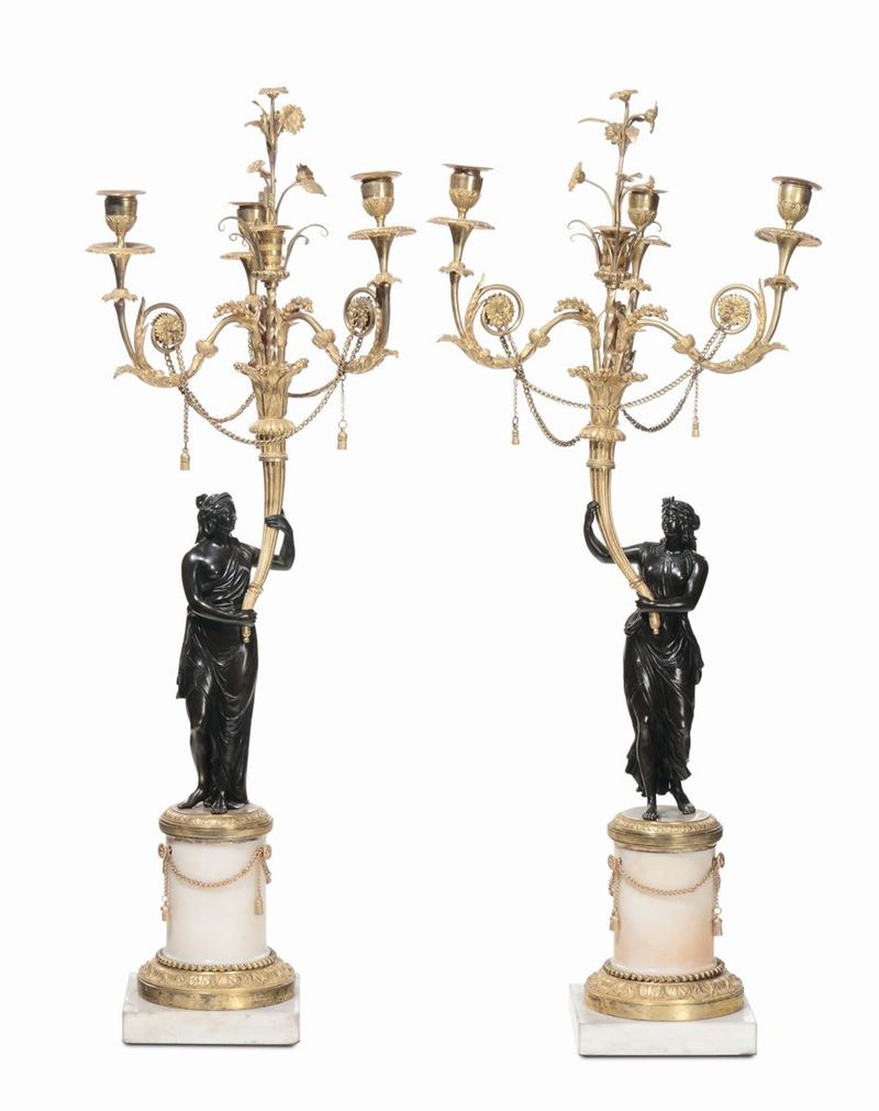 Coppia di candelabri in bronzo brunito e dorato, fine XVIII inizi XIX secolo  - Asta Antiquariato, Affidamenti da raffinate dimore private - Cambi Casa d'Aste