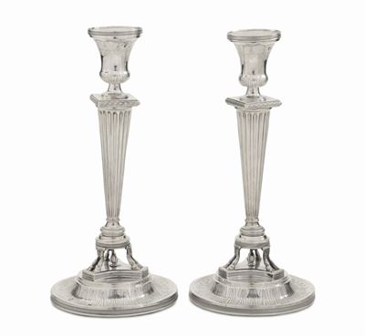Coppia di Candelieri in Argento di Gusto Neoclassico, Punzoni Francesi per Parigi del Primo Titol...
