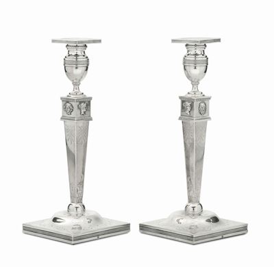 Coppia di Candelieri in Argento Sbalzato e Cesellato, Punzoni per Parigi in Uso dal 1809 al 1819