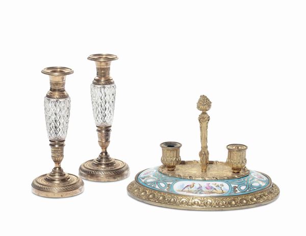 Coppia di candelieri bronzo e cristallo e calamaio bronzo e porcellana, XIX-XX secolo
