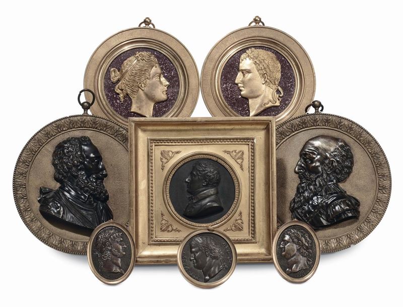 Insieme di profili a bassorilievo in bronzo dorato e brunito, XVIII-XIX secolo  - Auction Fine Arts from refined private house - Cambi Casa d'Aste