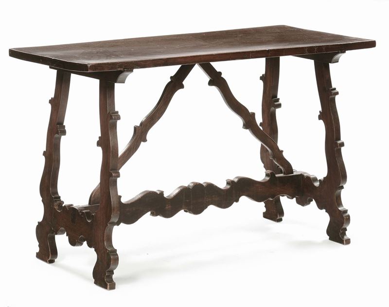Tavolo in noce con gambe a lira, XVII secolo  - Asta Antiquariato, Affidamenti da raffinate dimore private - Cambi Casa d'Aste