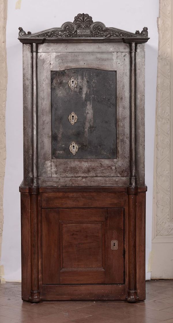 Cassaforte in legno e ferro
