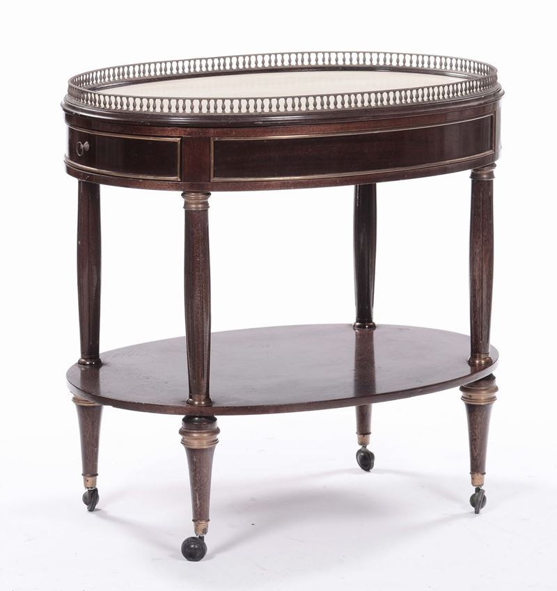 Tavolino ovale con piano in marmo  - Asta Antiquariato, Affidamenti da raffinate dimore private - Cambi Casa d'Aste