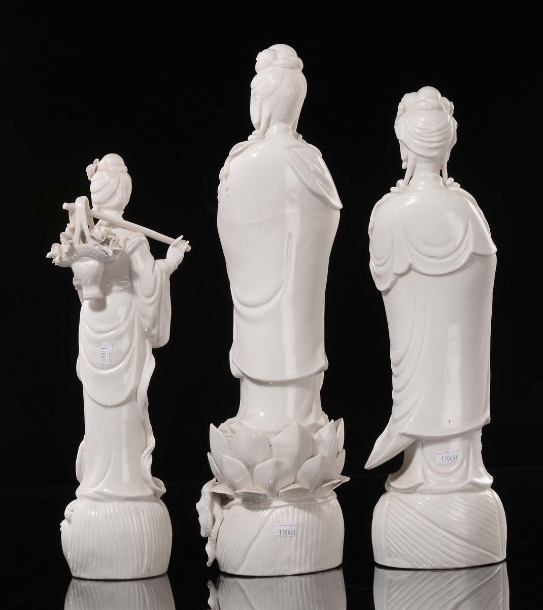 Lotto Composto da Tre Guanyin in Porcellana Blanc De Chine, Cina, XX Secolo
