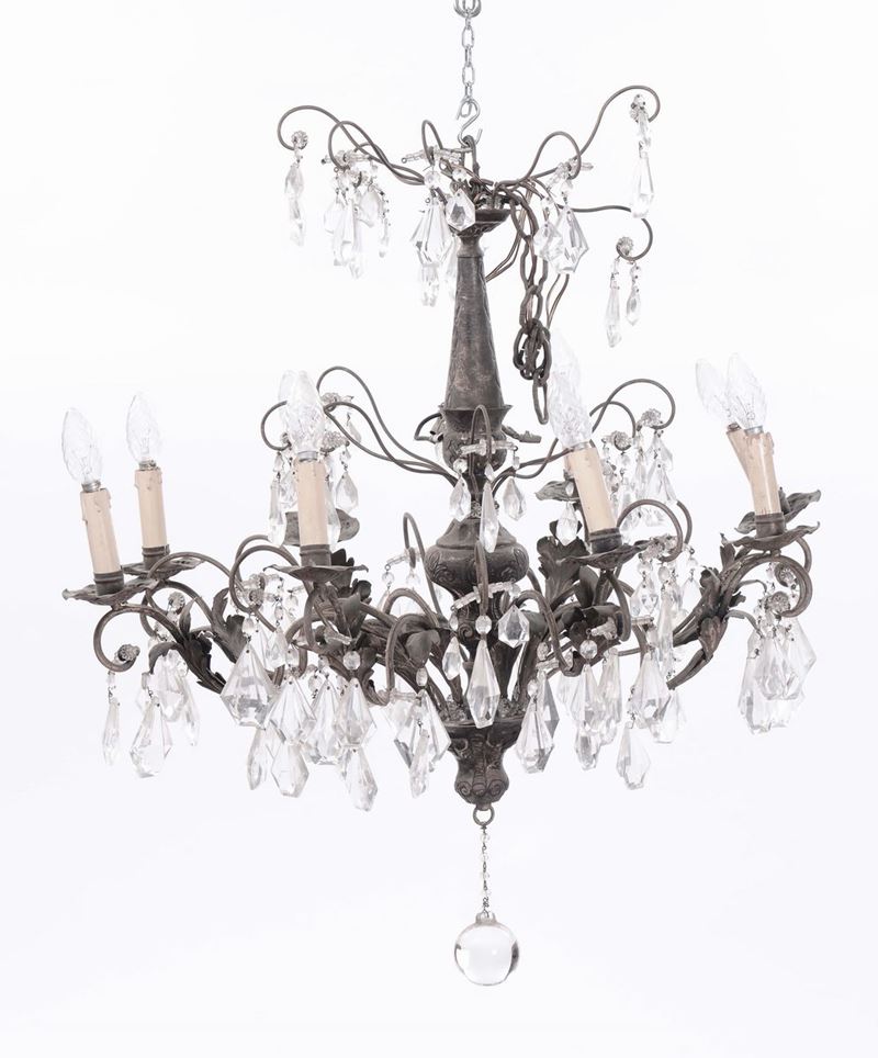 Lampadario a otto luci in metallo e cristalli  - Asta Antiquariato, Affidamenti da raffinate dimore private - Cambi Casa d'Aste