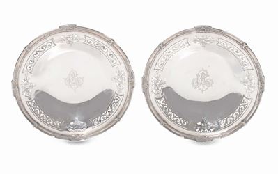 Coppia di Piatti in Argento con Iniziali Incise e Bordo Traforato, Francia XX Secolo