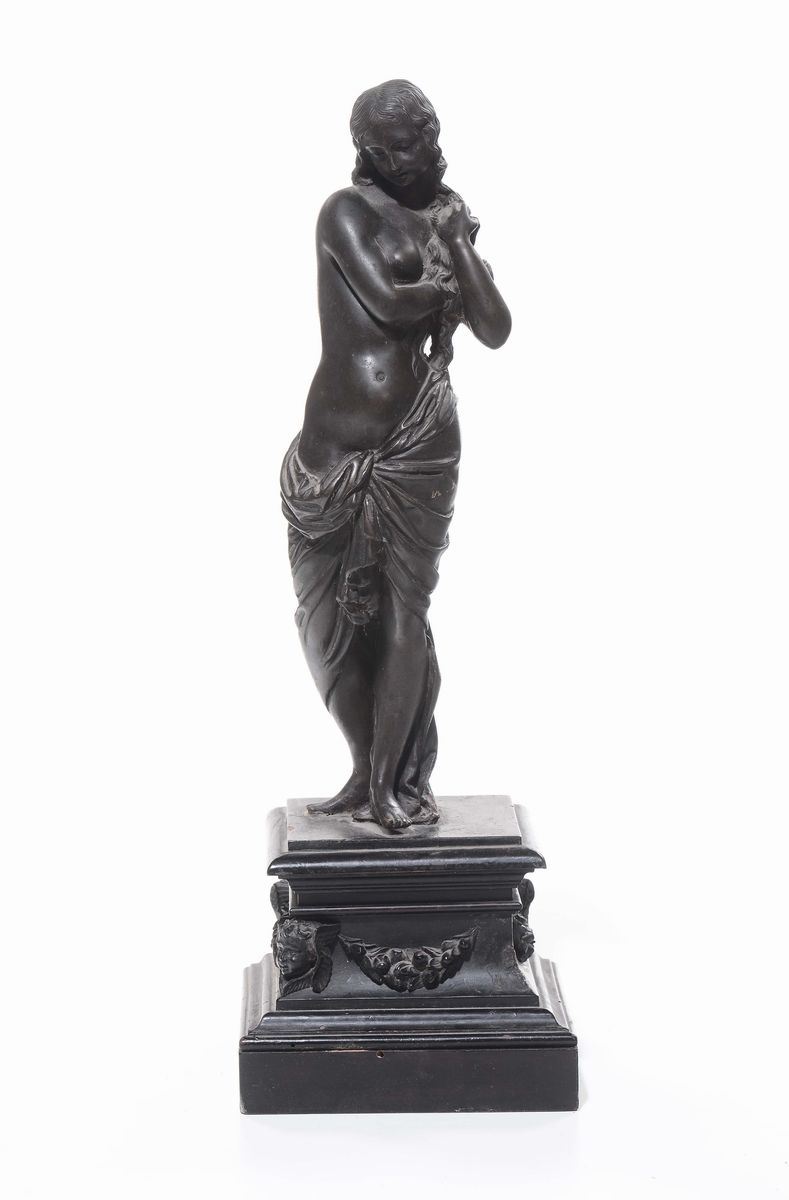 Scultura in bronzo raffigurante Venere, XIX secolo  - Asta Antiquariato, Affidamenti da raffinate dimore private - Cambi Casa d'Aste