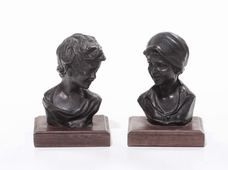 Due bustini di bimbi in bronzo firmati Cinque  - Asta Antiquariato, Affidamenti da raffinate dimore private - Cambi Casa d'Aste