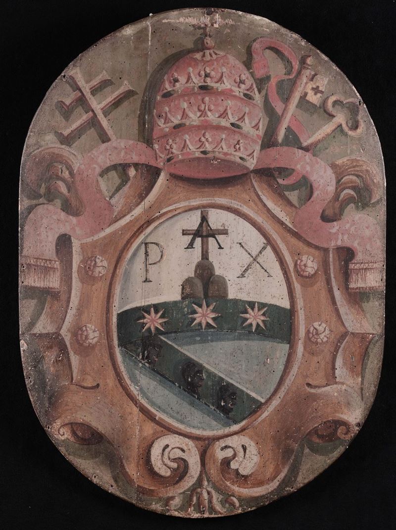 Stemma papale dipinto in policromia su tavola  - Asta Antiquariato, Affidamenti da raffinate dimore private - Cambi Casa d'Aste